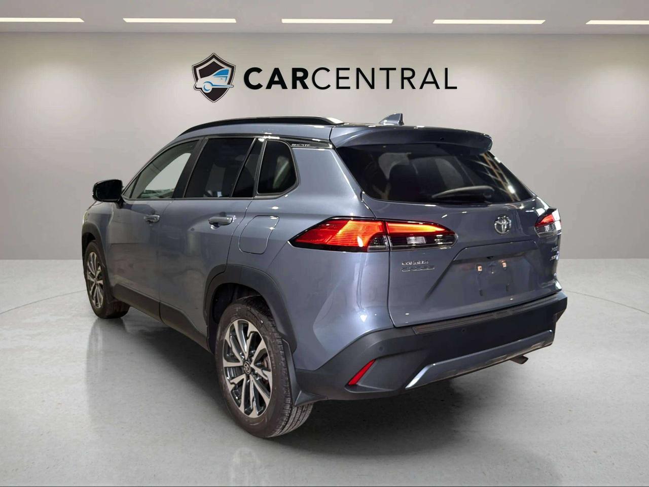 2022 Toyota Corolla Cross XLE| CLEAN CARFAX| SUNROOF| LOW KM| LEATHER| AWD Photo2