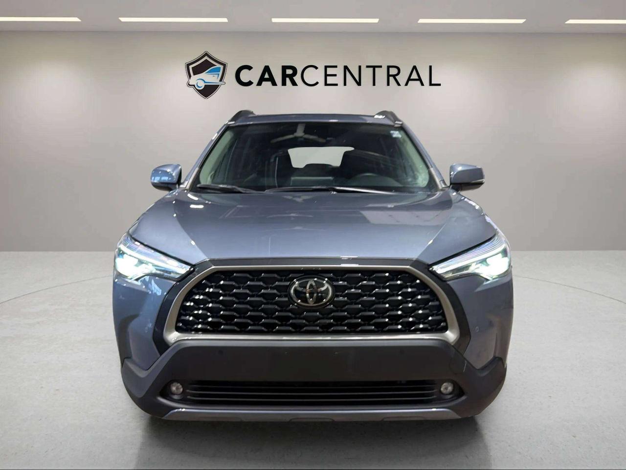 2022 Toyota Corolla Cross XLE| CLEAN CARFAX| SUNROOF| LOW KM| LEATHER| AWD Photo