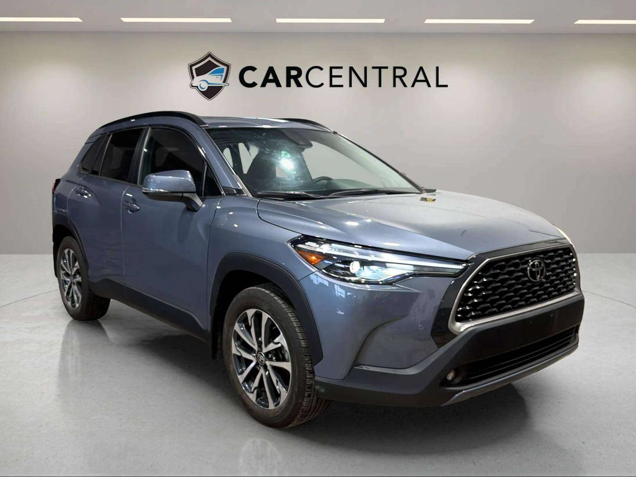 2022 Toyota Corolla Cross XLE| CLEAN CARFAX| SUNROOF| LOW KM| LEATHER| AWD Photo