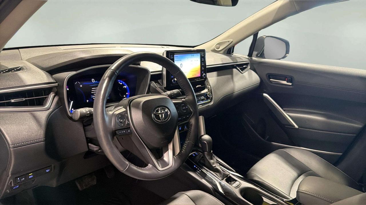 2022 Toyota Corolla Cross XLE| CLEAN CARFAX| SUNROOF| LOW KM| LEATHER| AWD Photo