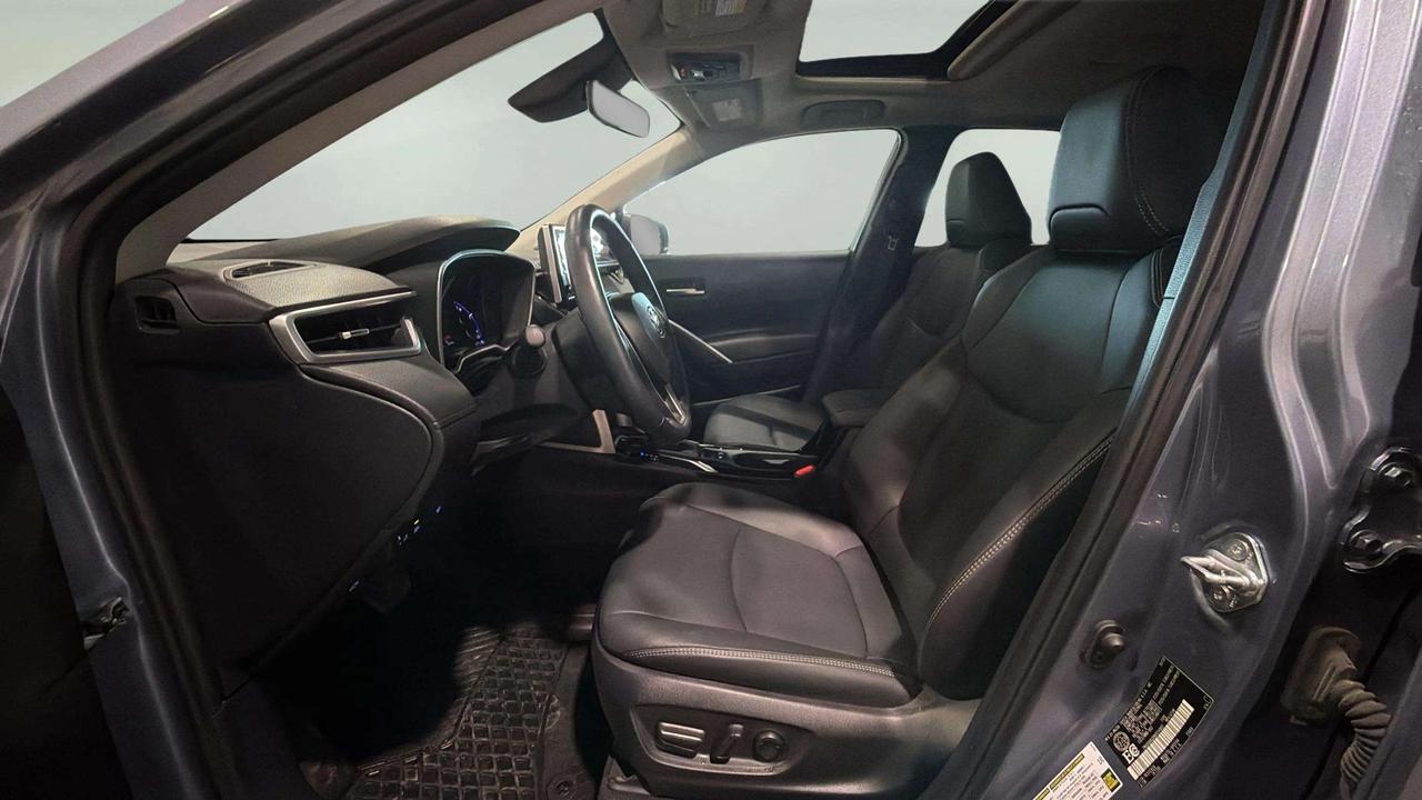 2022 Toyota Corolla Cross XLE| CLEAN CARFAX| SUNROOF| LOW KM| LEATHER| AWD Photo
