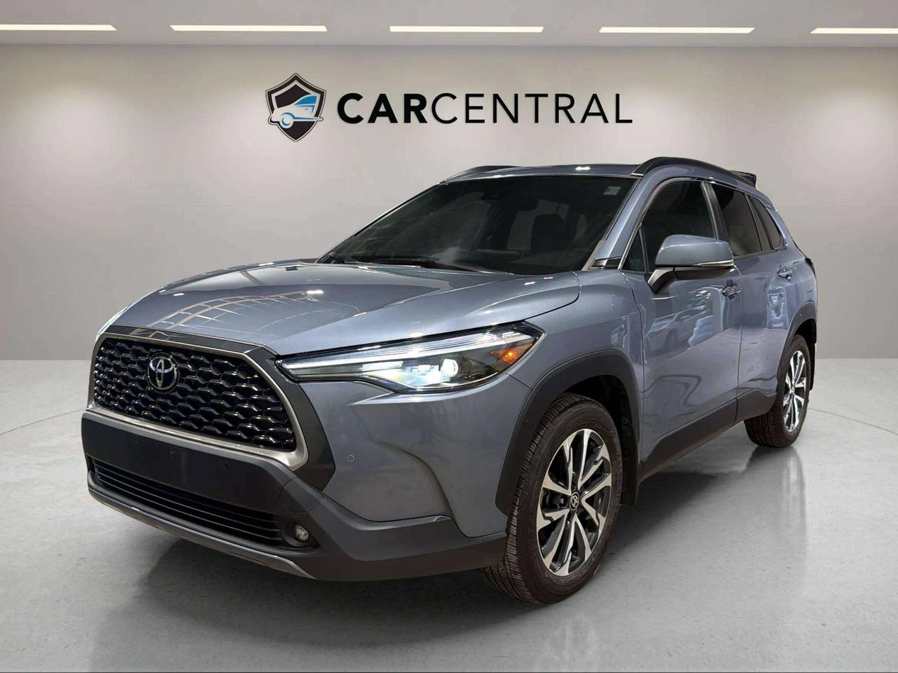 2022 Toyota Corolla Cross XLE| CLEAN CARFAX| SUNROOF| LOW KM| LEATHER| AWD Photo0