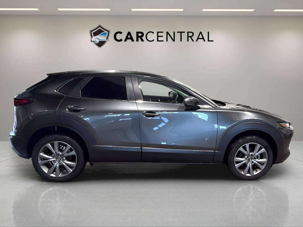 2025 Mazda CX-30 GS| CLEAN CARFAX| LEATHER| HTD SEATS| CARPLAY Photo