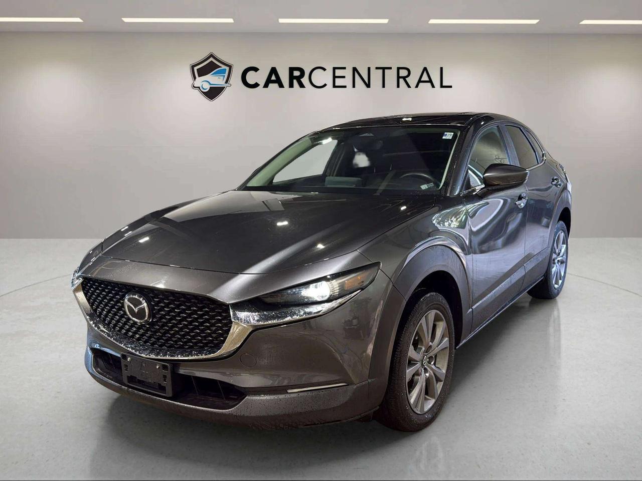 2025 Mazda CX-30 GS| CLEAN CARFAX| LEATHER| HTD SEATS| CARPLAY Photo0