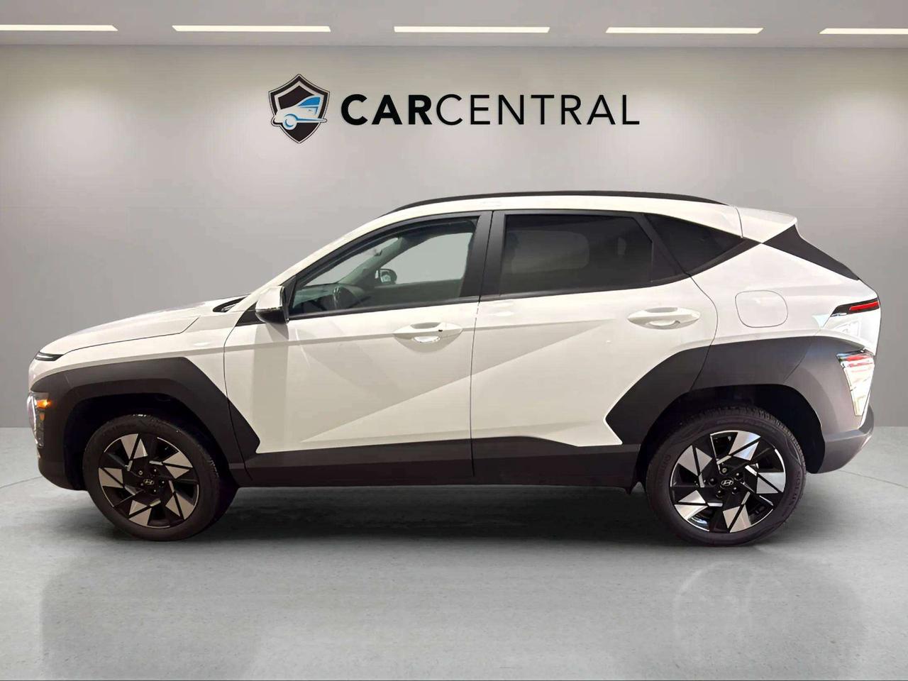 2025 Hyundai KONA PREFERRED| CLEAN CARFAX| HTD SEATS| BLIND SPOT Photo5