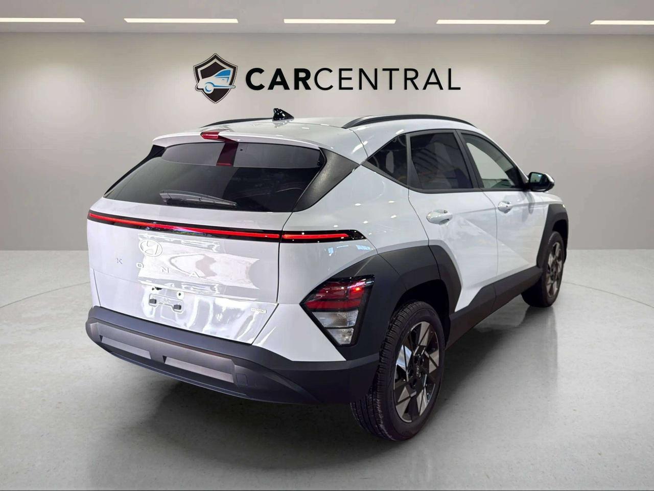 2025 Hyundai KONA PREFERRED| CLEAN CARFAX| HTD SEATS| BLIND SPOT Photo