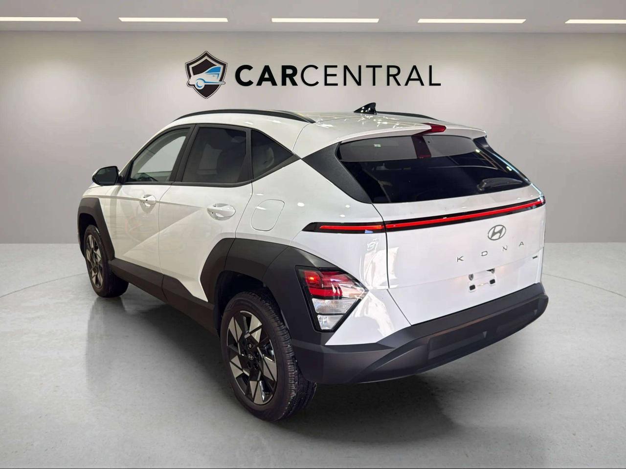 2025 Hyundai KONA PREFERRED| CLEAN CARFAX| HTD SEATS| BLIND SPOT Photo
