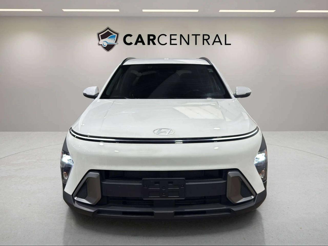 2025 Hyundai KONA PREFERRED| CLEAN CARFAX| HTD SEATS| BLIND SPOT Photo
