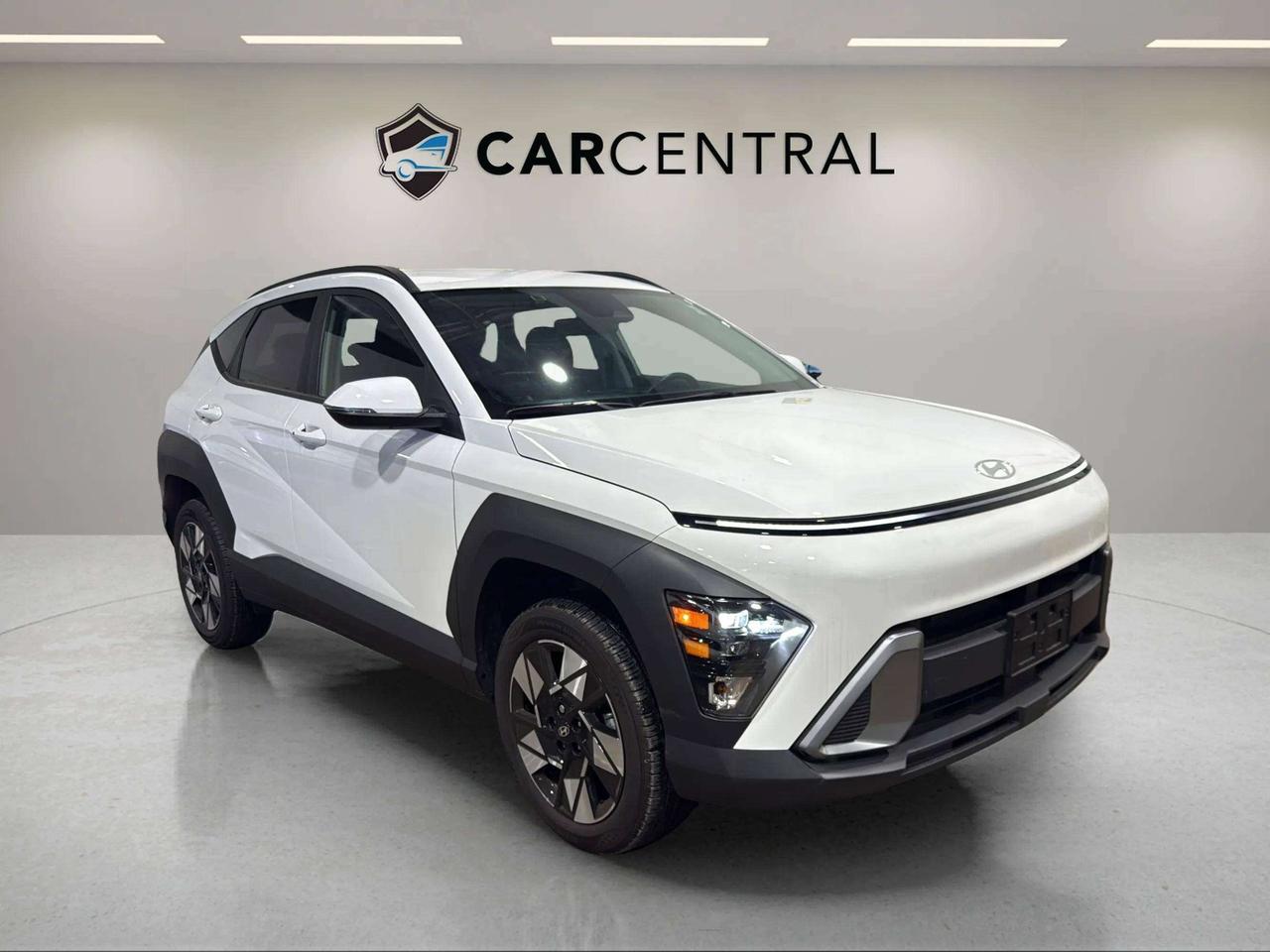 2025 Hyundai KONA PREFERRED| CLEAN CARFAX| HTD SEATS| BLIND SPOT Photo