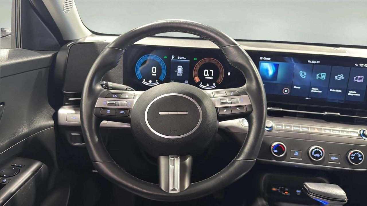 2025 Hyundai KONA PREFERRED| CLEAN CARFAX| HTD SEATS| BLIND SPOT Photo