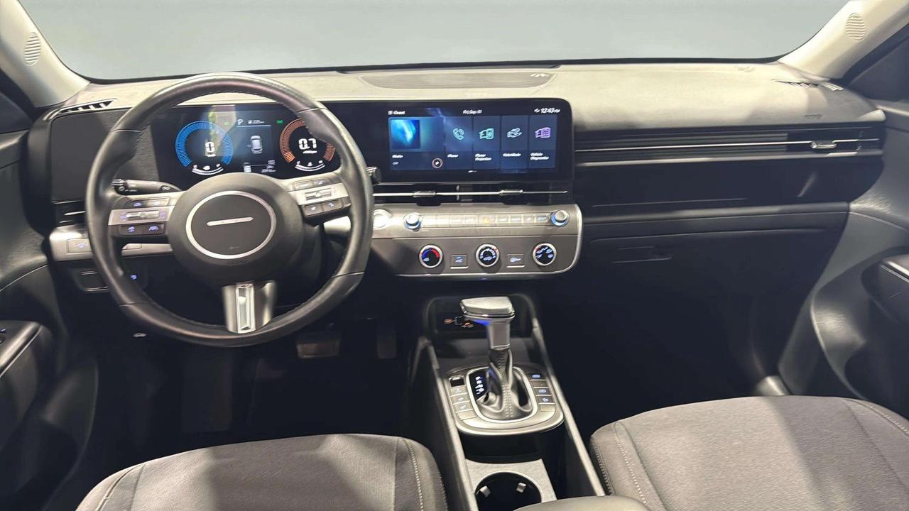2025 Hyundai KONA PREFERRED| CLEAN CARFAX| HTD SEATS| BLIND SPOT Photo