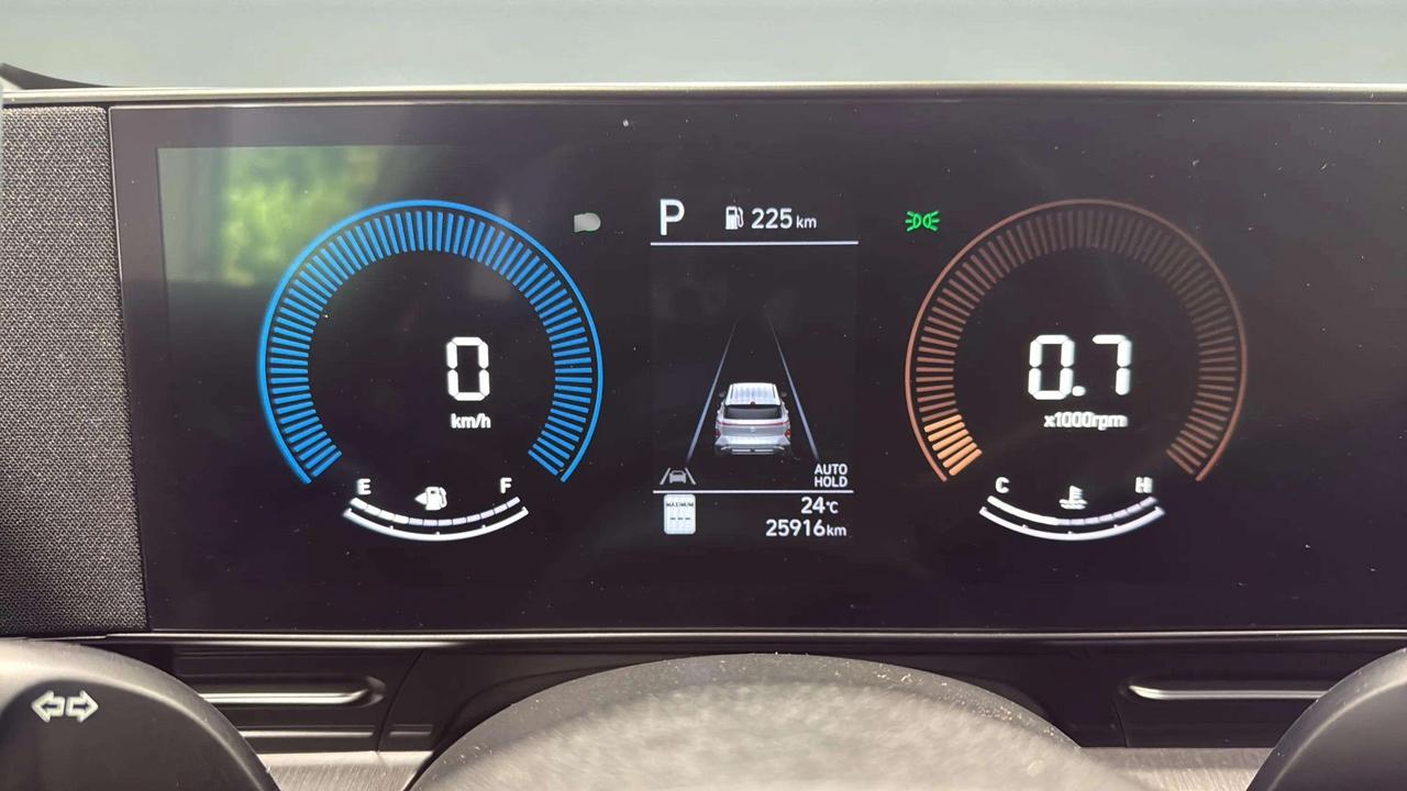 2025 Hyundai KONA PREFERRED| CLEAN CARFAX| HTD SEATS| BLIND SPOT Photo