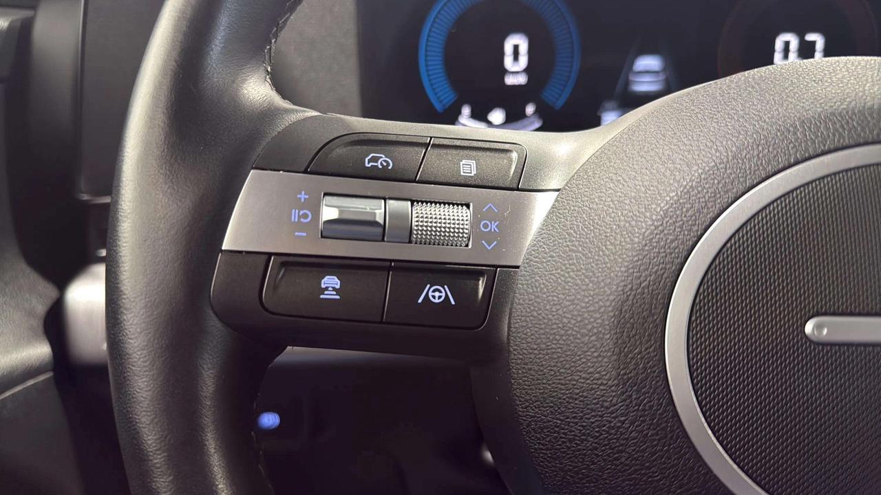2025 Hyundai KONA PREFERRED| CLEAN CARFAX| HTD SEATS| BLIND SPOT Photo