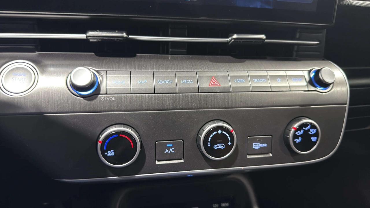 2025 Hyundai KONA PREFERRED| CLEAN CARFAX| HTD SEATS| BLIND SPOT Photo