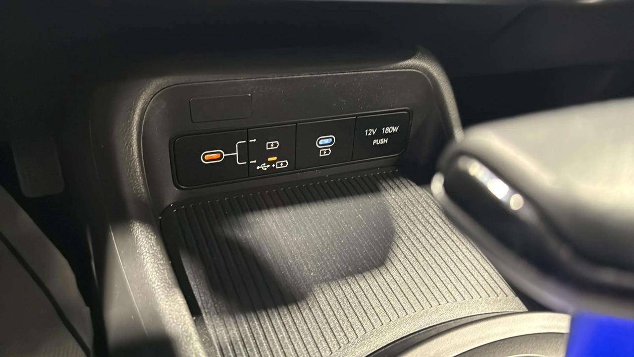 2025 Hyundai KONA PREFERRED| CLEAN CARFAX| HTD SEATS| BLIND SPOT Photo