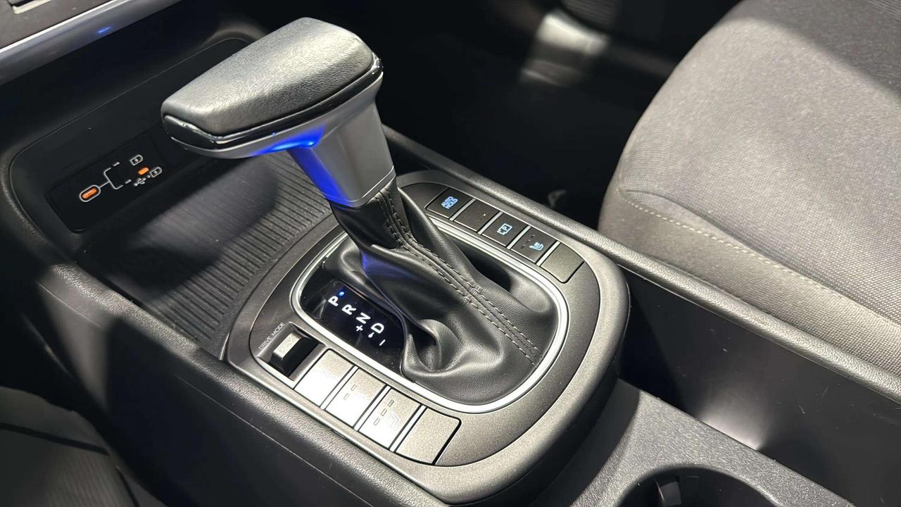 2025 Hyundai KONA PREFERRED| CLEAN CARFAX| HTD SEATS| BLIND SPOT Photo