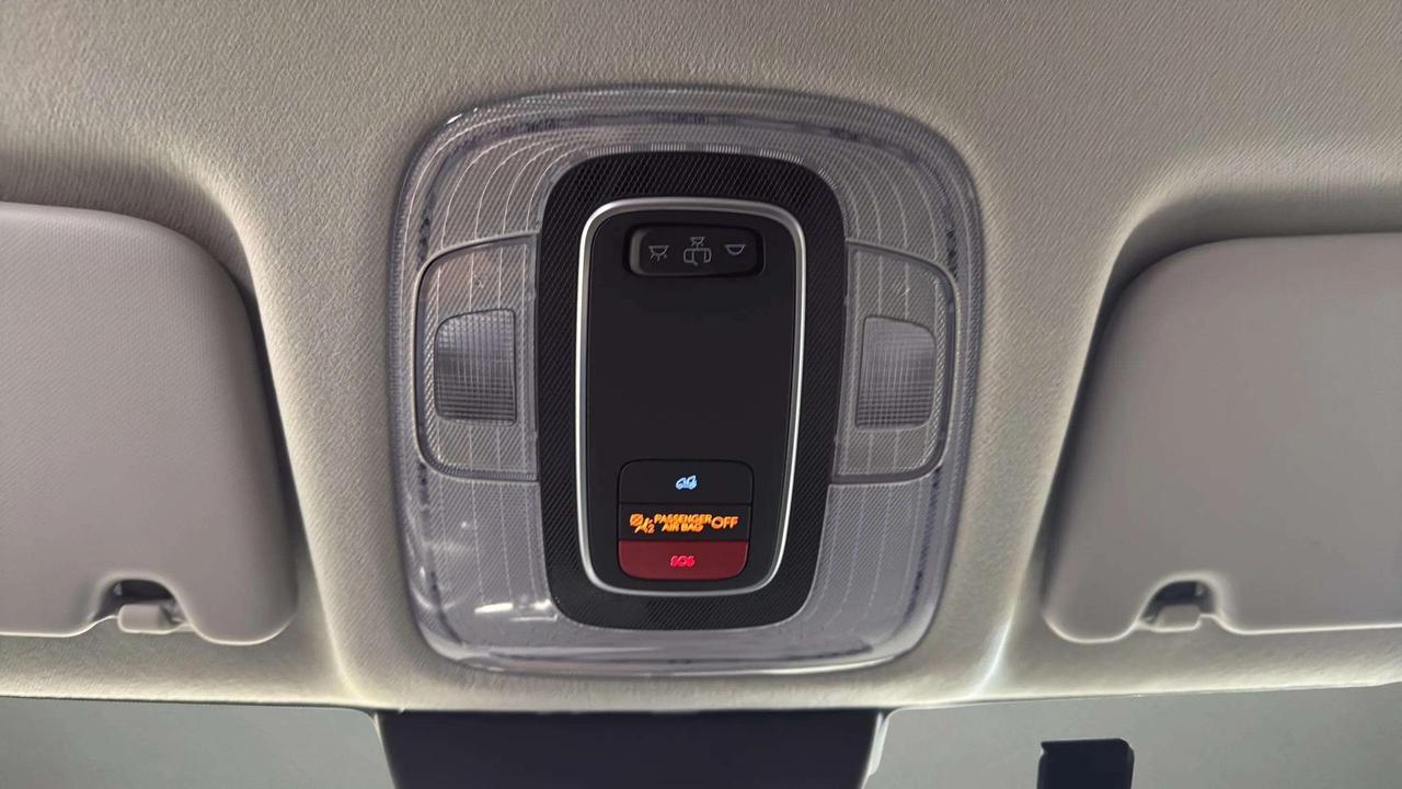 2025 Hyundai KONA PREFERRED| CLEAN CARFAX| HTD SEATS| BLIND SPOT Photo