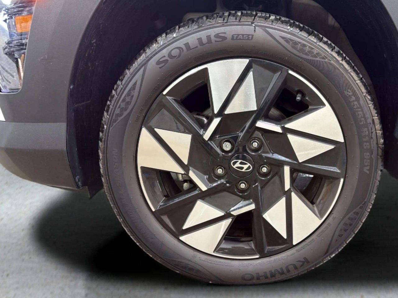 2025 Hyundai KONA PREFERRED| CLEAN CARFAX| HTD SEATS| BLIND SPOT Photo