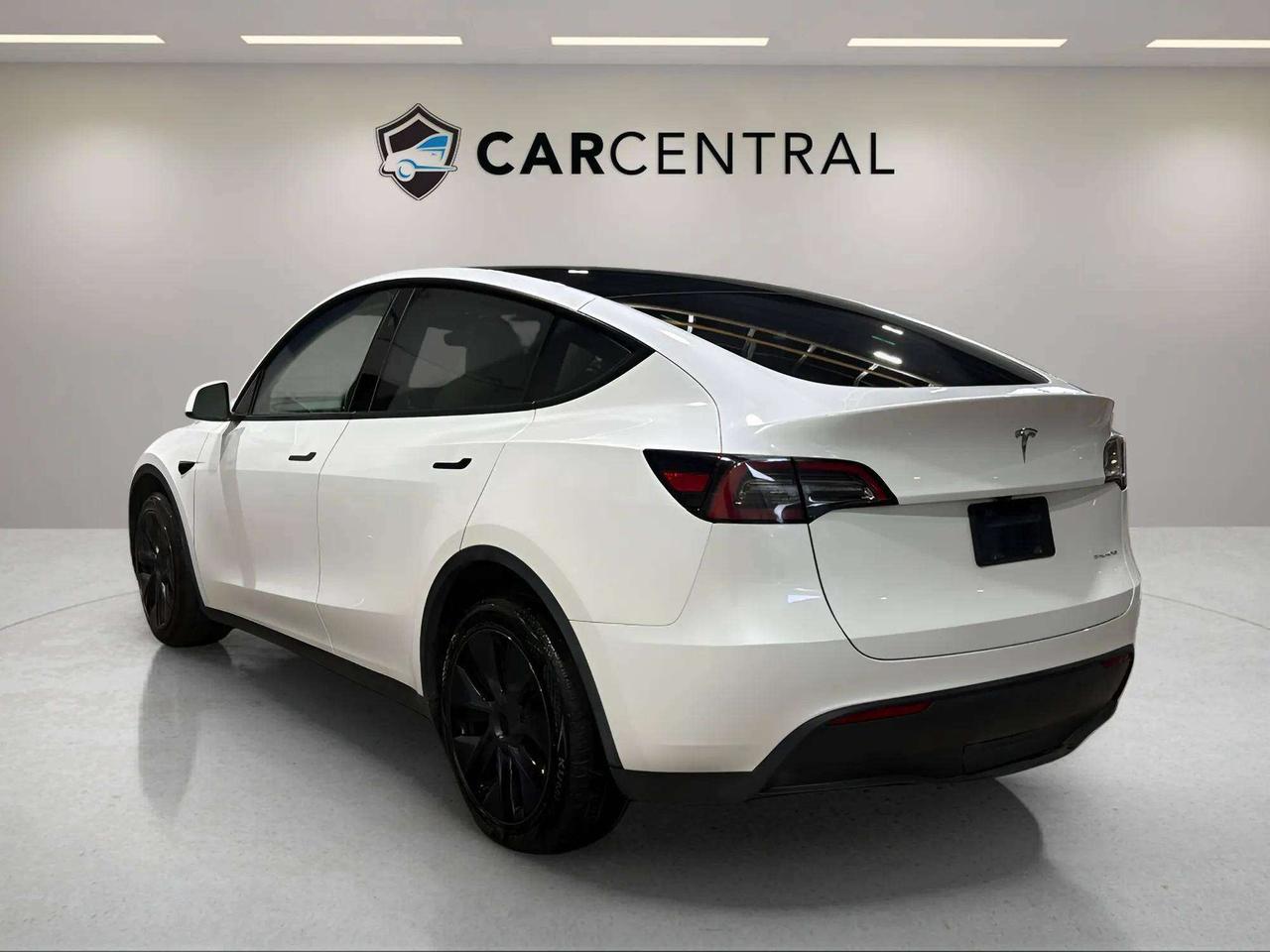 2024 Tesla Model Y LONG RANGE| AWD| LEATHER| PANO| NAVI| AUTOPILOT Photo