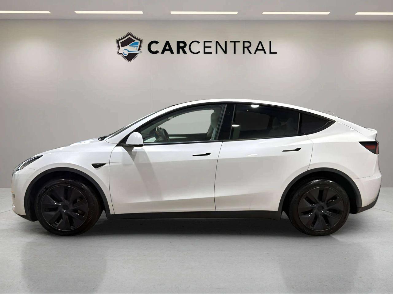 2024 Tesla Model Y LONG RANGE| AWD| LEATHER| PANO| NAVI| AUTOPILOT Photo