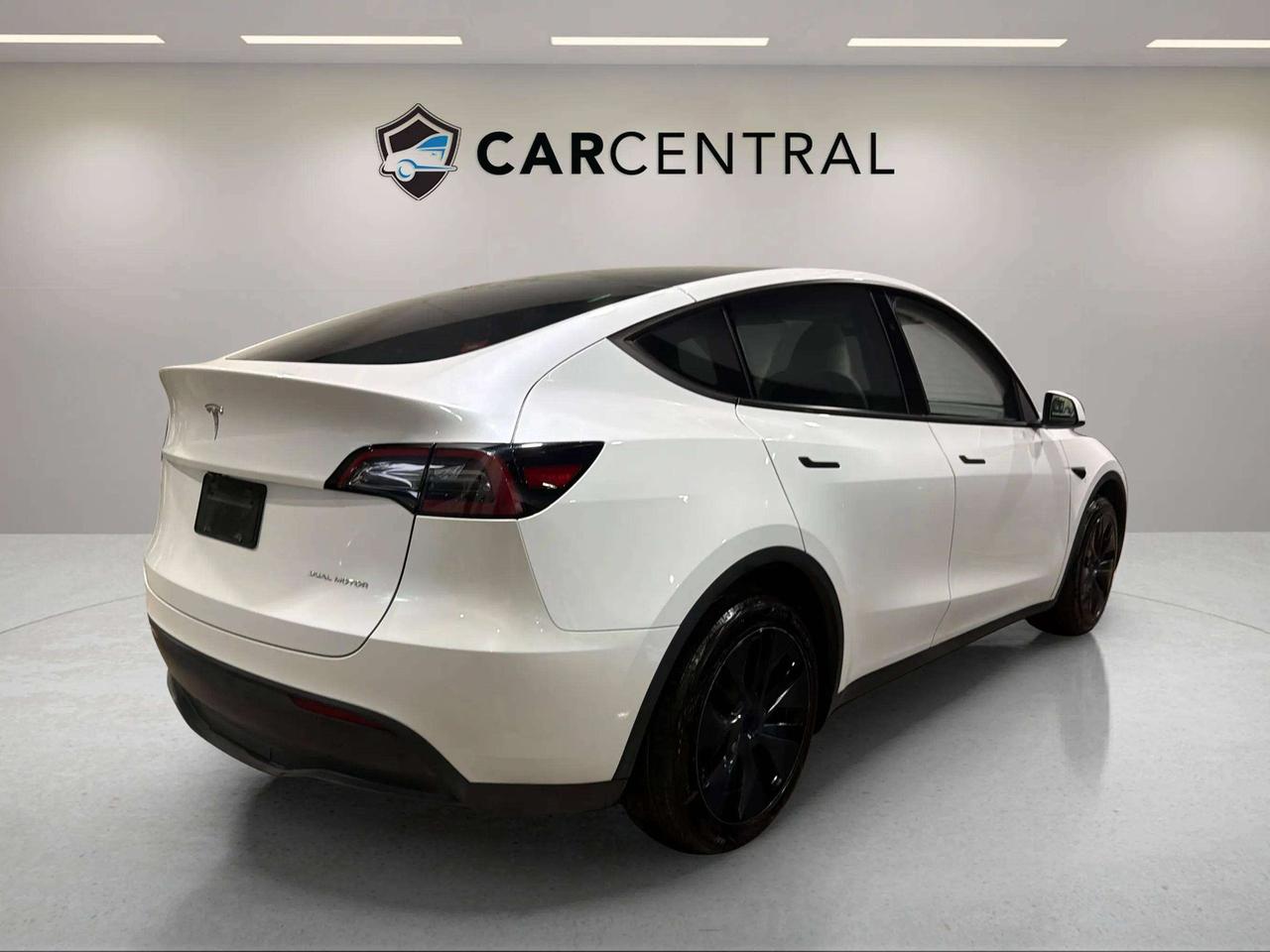 2024 Tesla Model Y LONG RANGE| AWD| LEATHER| PANO| NAVI| AUTOPILOT Photo4