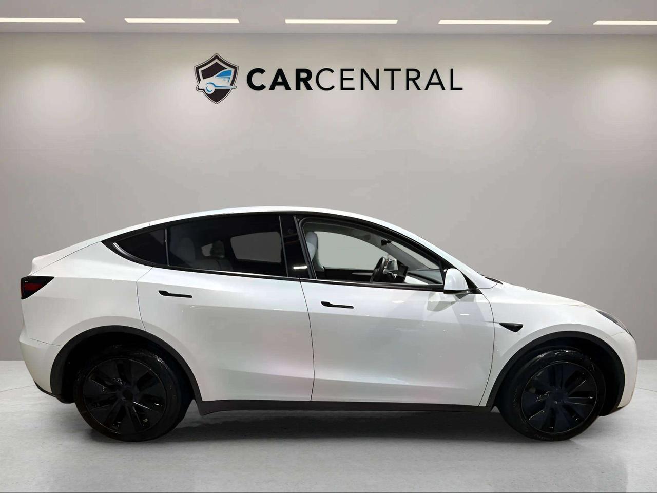 2024 Tesla Model Y LONG RANGE| AWD| LEATHER| PANO| NAVI| AUTOPILOT Photo