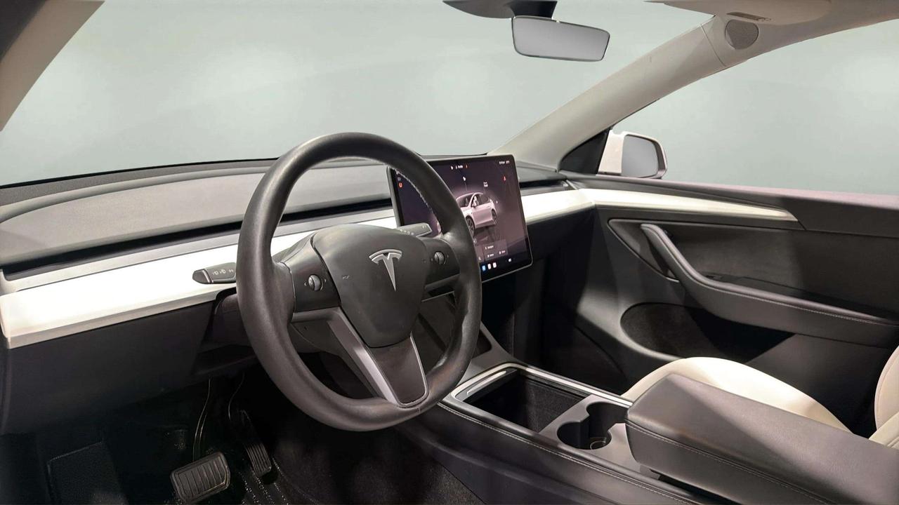 2024 Tesla Model Y LONG RANGE| AWD| LEATHER| PANO| NAVI| AUTOPILOT Photo