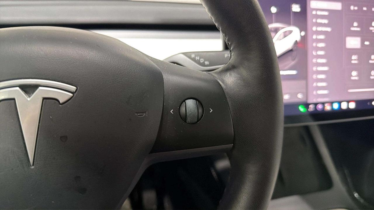 2024 Tesla Model Y LONG RANGE| AWD| LEATHER| PANO| NAVI| AUTOPILOT Photo