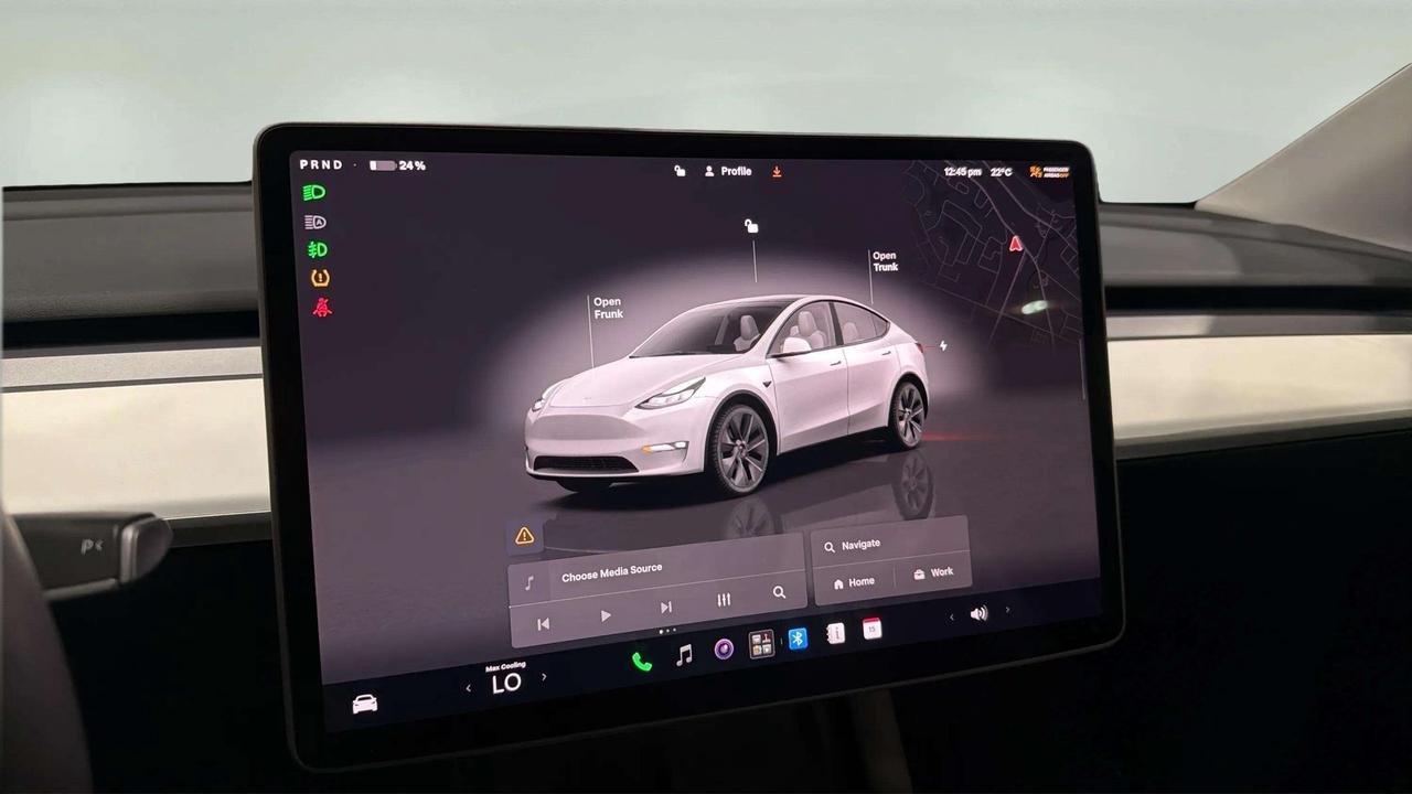 2024 Tesla Model Y LONG RANGE| AWD| LEATHER| PANO| NAVI| AUTOPILOT Photo