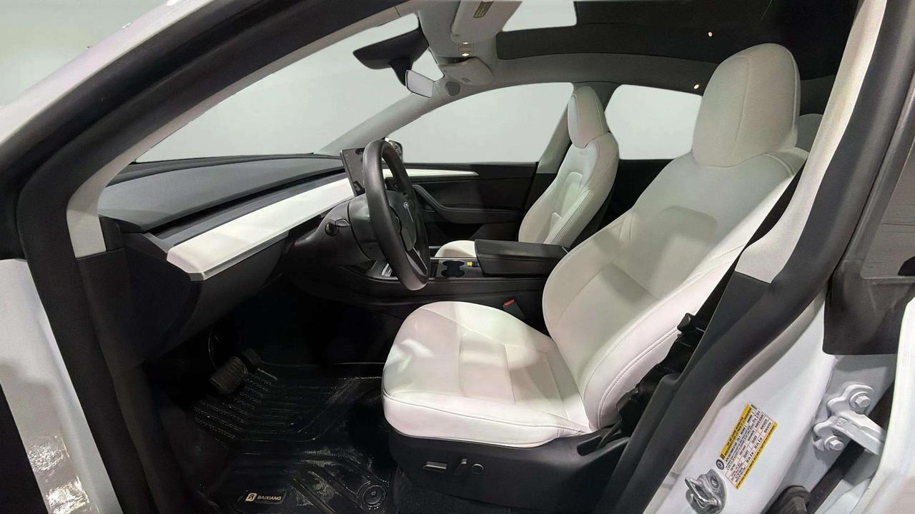 2024 Tesla Model Y LONG RANGE| AWD| LEATHER| PANO| NAVI| AUTOPILOT Photo