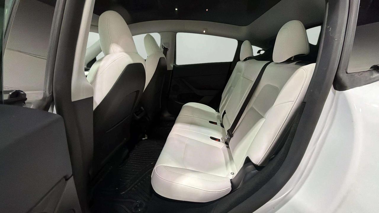2024 Tesla Model Y LONG RANGE| AWD| LEATHER| PANO| NAVI| AUTOPILOT Photo