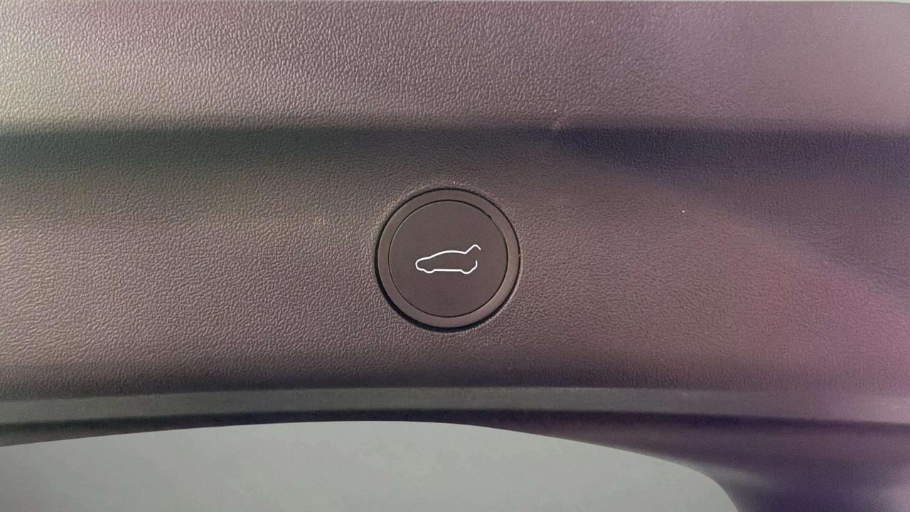2024 Tesla Model Y LONG RANGE| AWD| LEATHER| PANO| NAVI| AUTOPILOT Photo