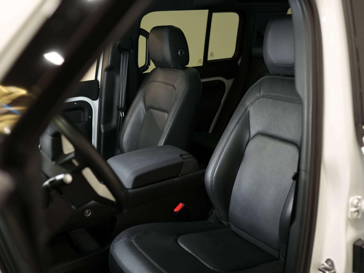 2023 Land Rover Defender S | P300 | 7 PASS | MERIDIAN | 20 IN Photo