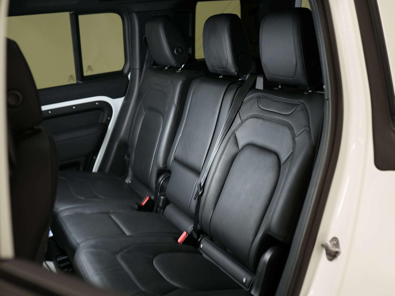 2023 Land Rover Defender S | P300 | 7 PASS | MERIDIAN | 20 IN Photo