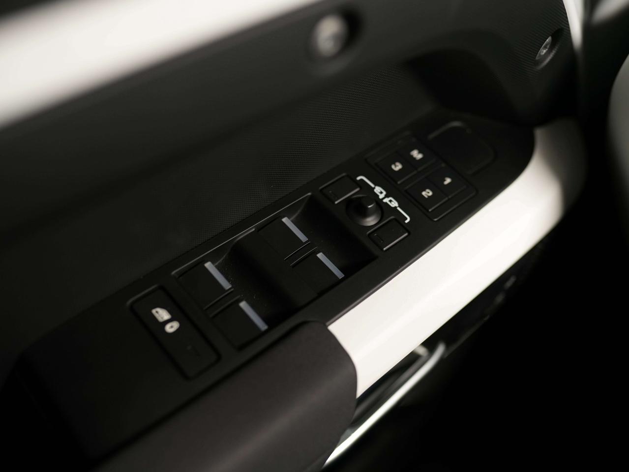 2023 Land Rover Defender S | P300 | 7 PASS | MERIDIAN | 20 IN Photo