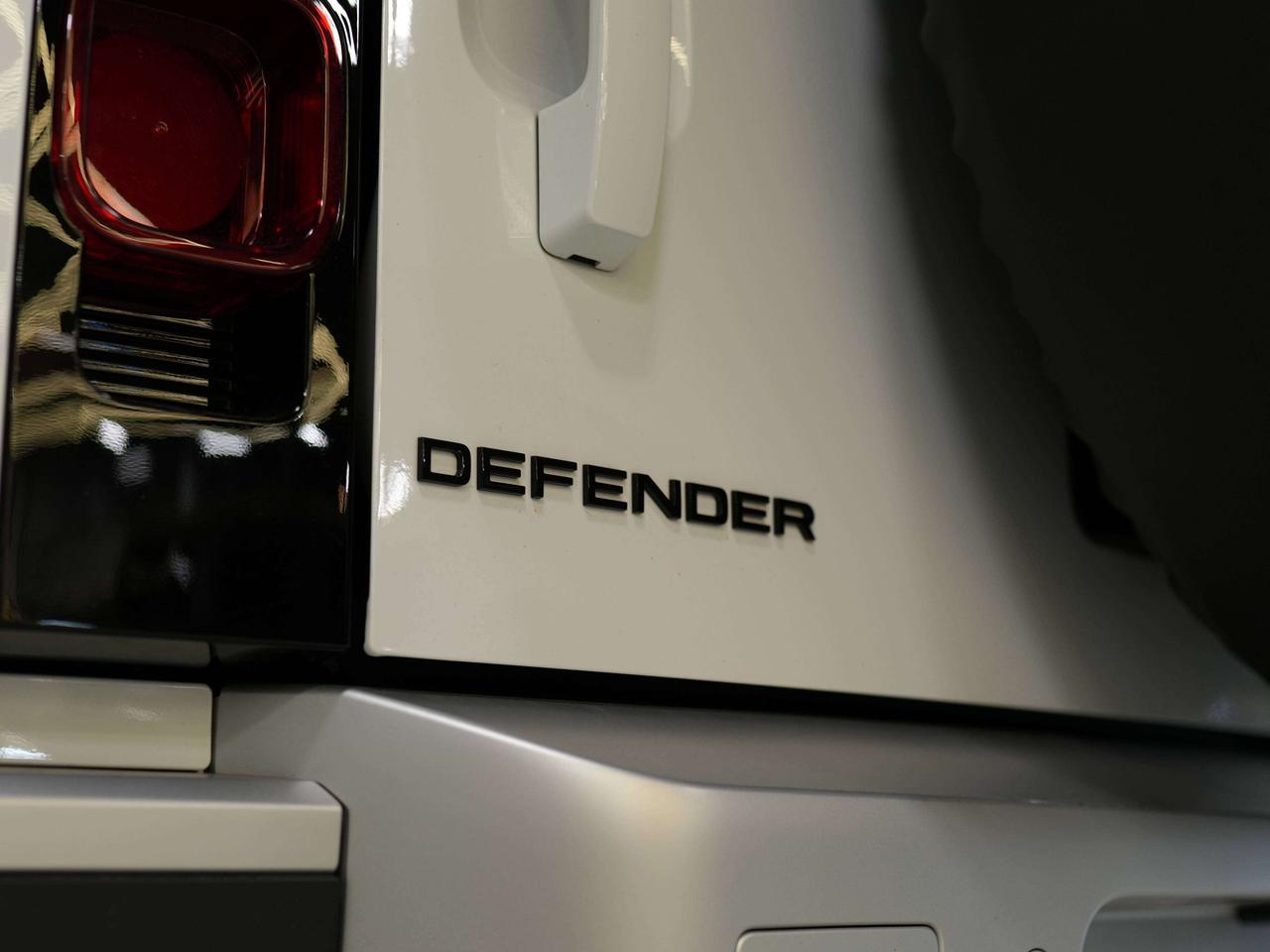 2023 Land Rover Defender S | P300 | 7 PASS | MERIDIAN | 20 IN Photo