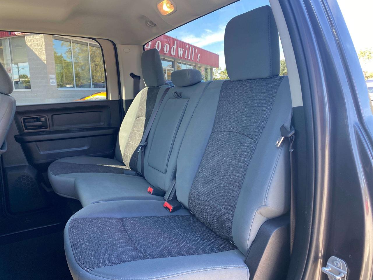 2020 RAM 1500 EXPRESS, 4X4, CLEAN CARFAX,REMOTE START, 5.7L! Photo