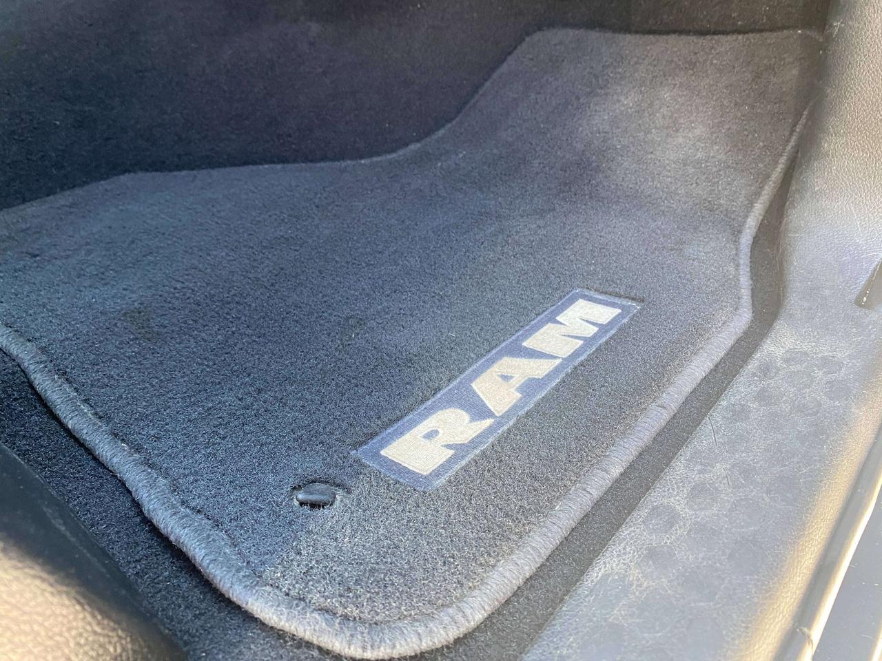 2020 RAM 1500 EXPRESS, 4X4, CLEAN CARFAX,REMOTE START, 5.7L! - Photo #31