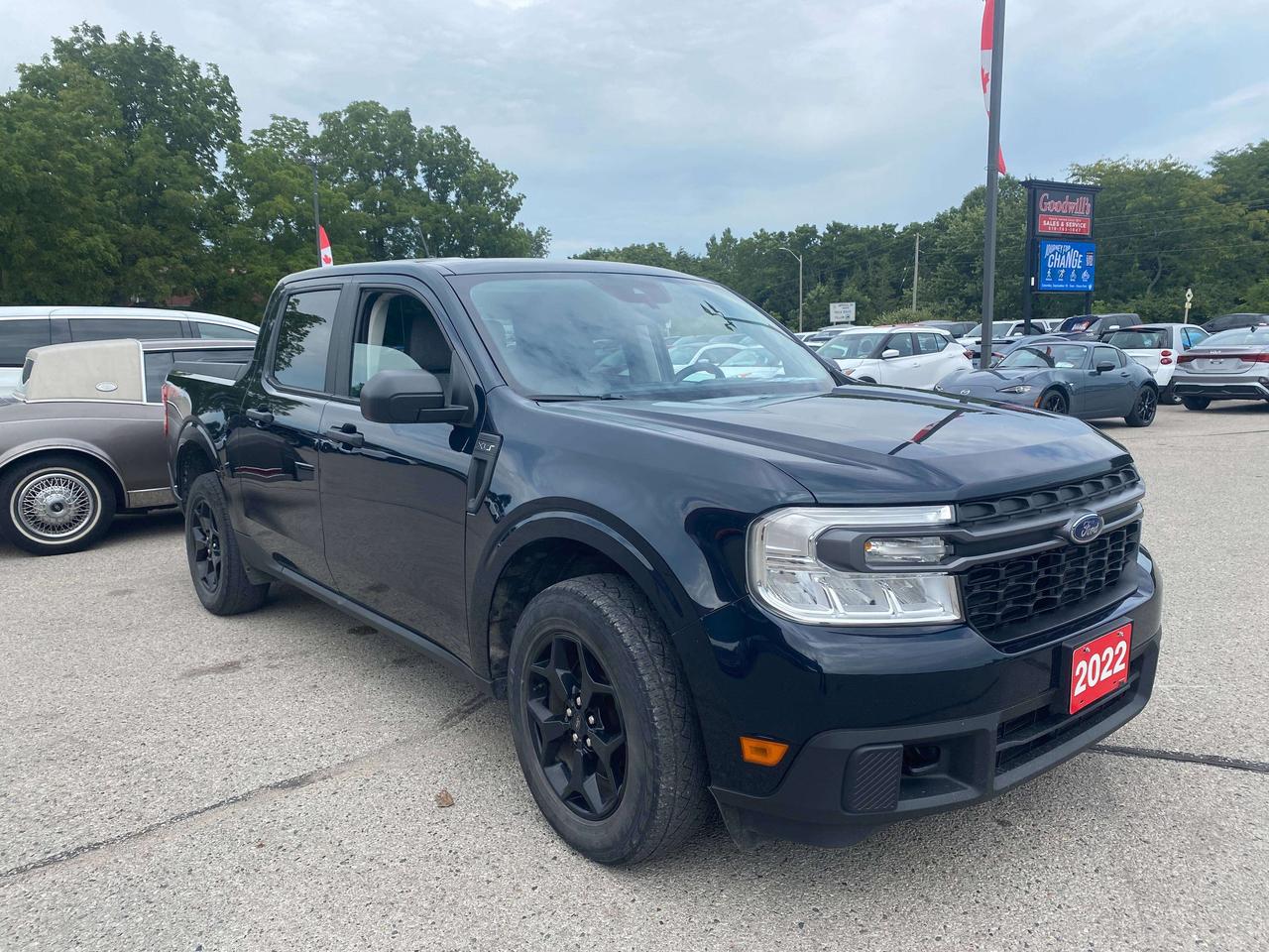 2022 Ford Maverick XLT, SUNROOF, LOW MILEAGE, 4.5FT BOX! Photo