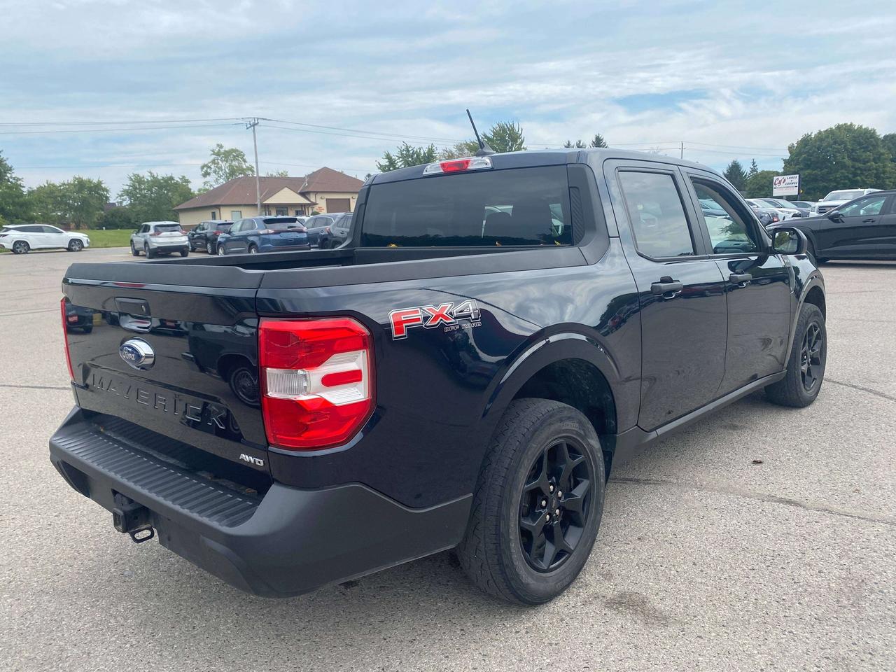 2022 Ford Maverick XLT, SUNROOF, LOW MILEAGE, 4.5FT BOX! Photo