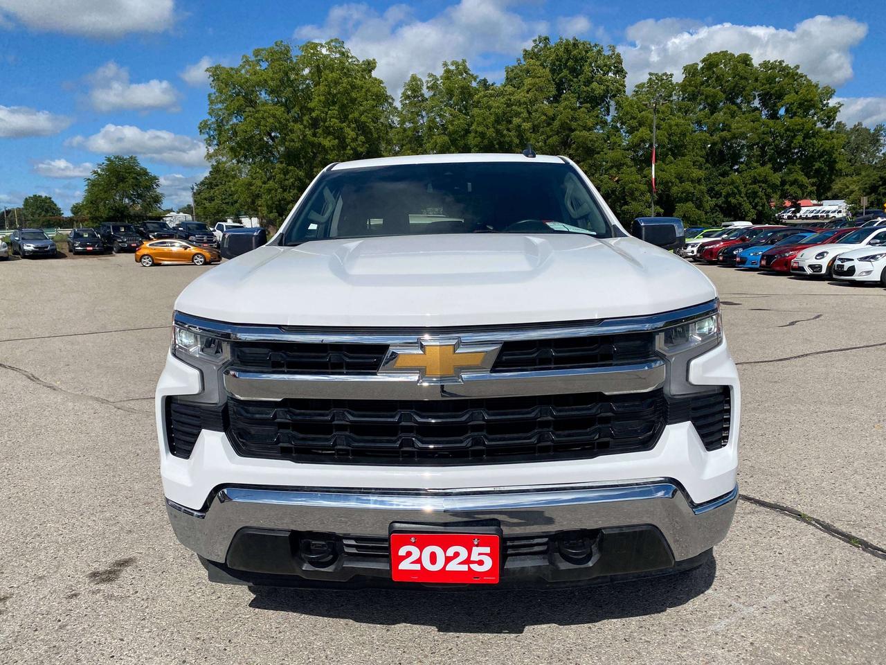 2025 Chevrolet Silverado 1500 LT, CLEAN CARFAX, REMOTE START, BACK UP CAM! - Photo #3