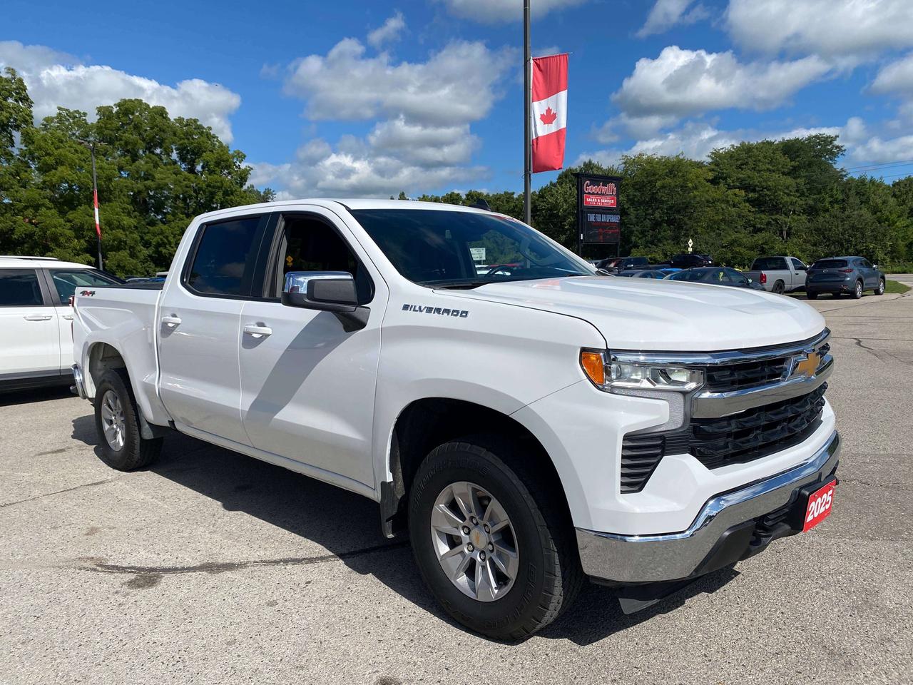 2025 Chevrolet Silverado 1500 LT, CLEAN CARFAX, REMOTE START, BACK UP CAM! Photo
