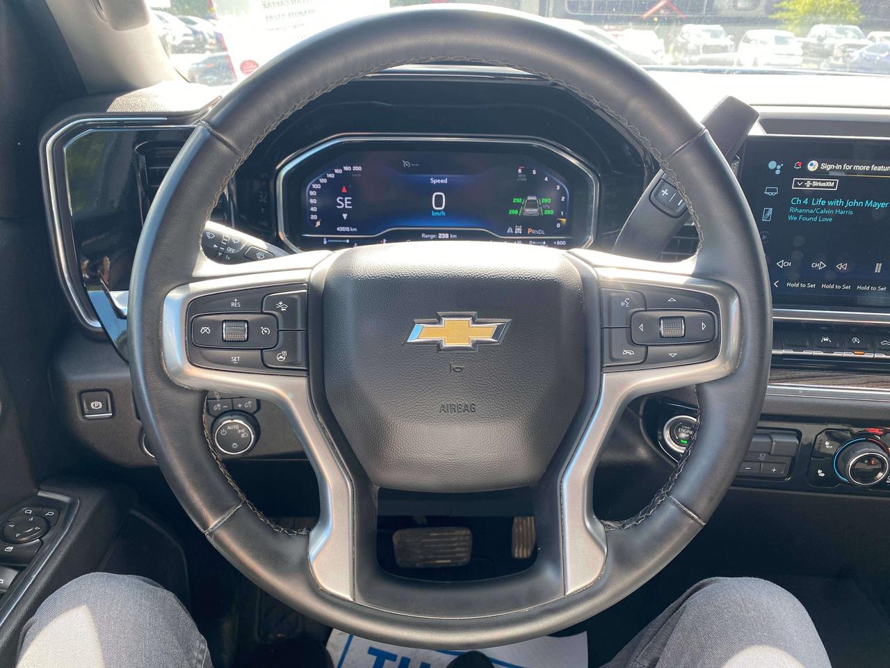 2025 Chevrolet Silverado 1500 LT, CLEAN CARFAX, REMOTE START, BACK UP CAM! - Photo #14