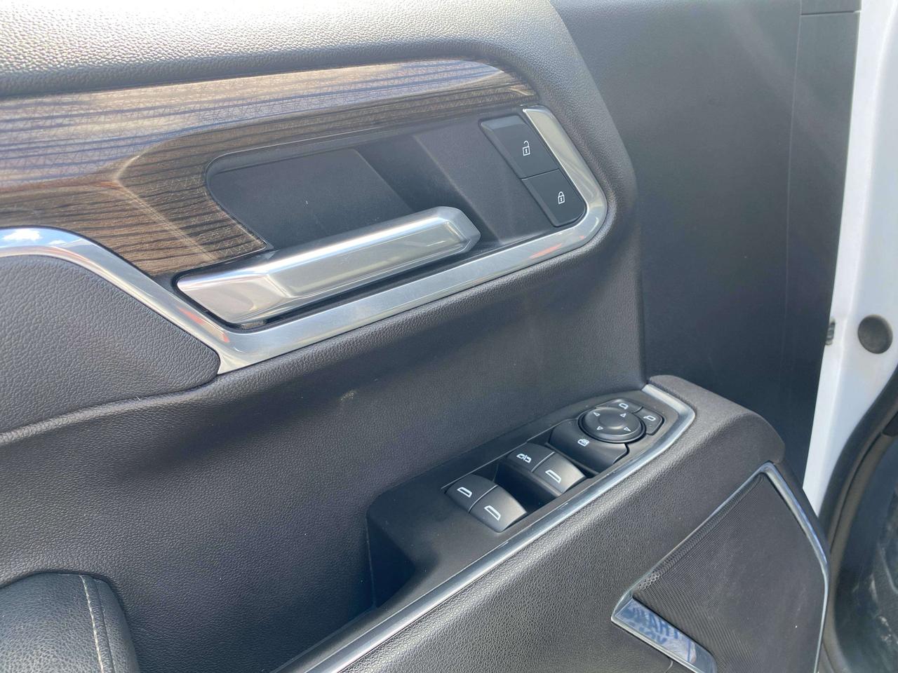 2025 Chevrolet Silverado 1500 LT, CLEAN CARFAX, REMOTE START, BACK UP CAM! - Photo #12
