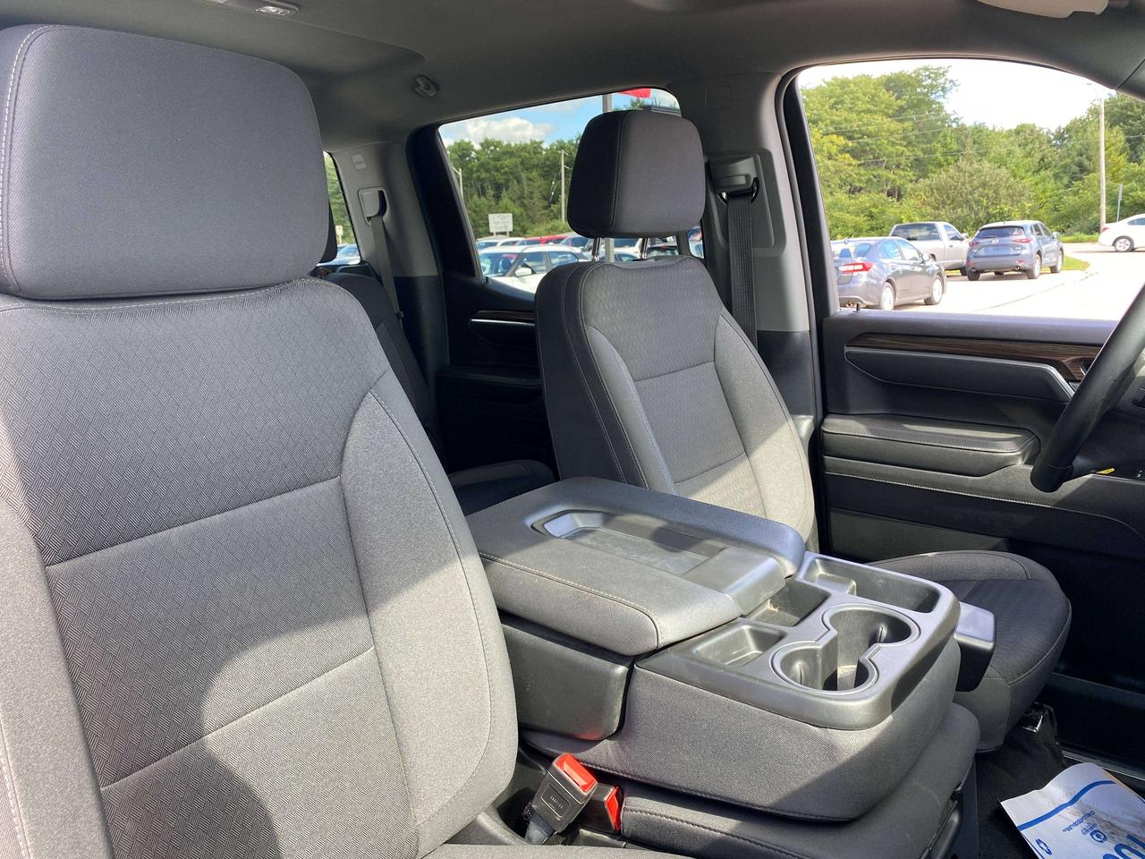 2025 Chevrolet Silverado 1500 LT, CLEAN CARFAX, REMOTE START, BACK UP CAM! - Photo #24