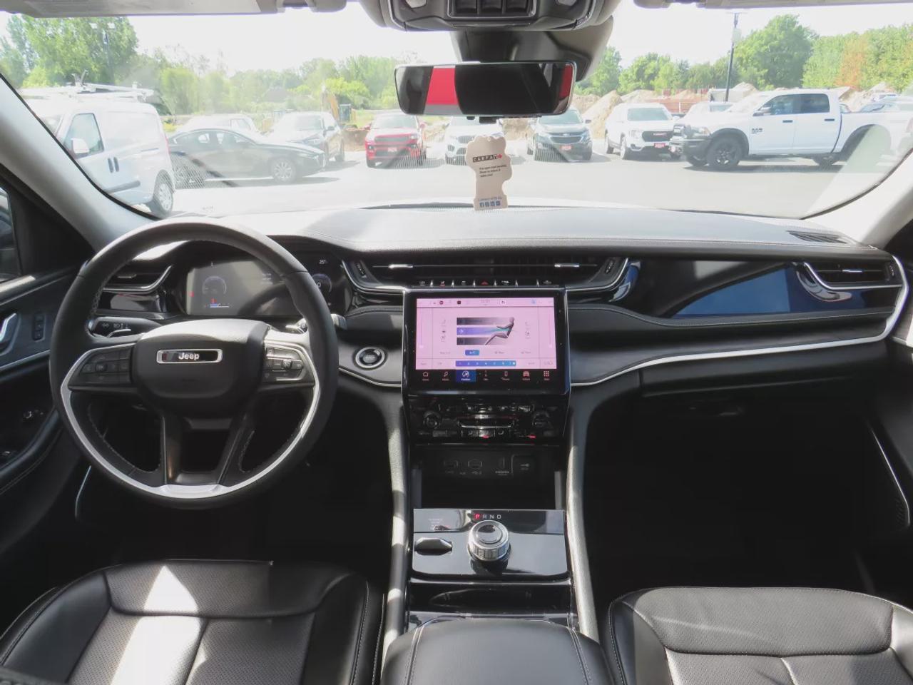 2023 Jeep Grand Cherokee Limited | 4WD | Automatic | Alloy Wheels | Heated & Cooled Front Seats | Leather Seats | Heated Rear Seats | Heated Steering Wheel | Power Driver & Passenger Seats | Driver Seat Memory | Multi-Zone Climate Control | Panoramic Sunroof | Navigation | Front  Photo4
