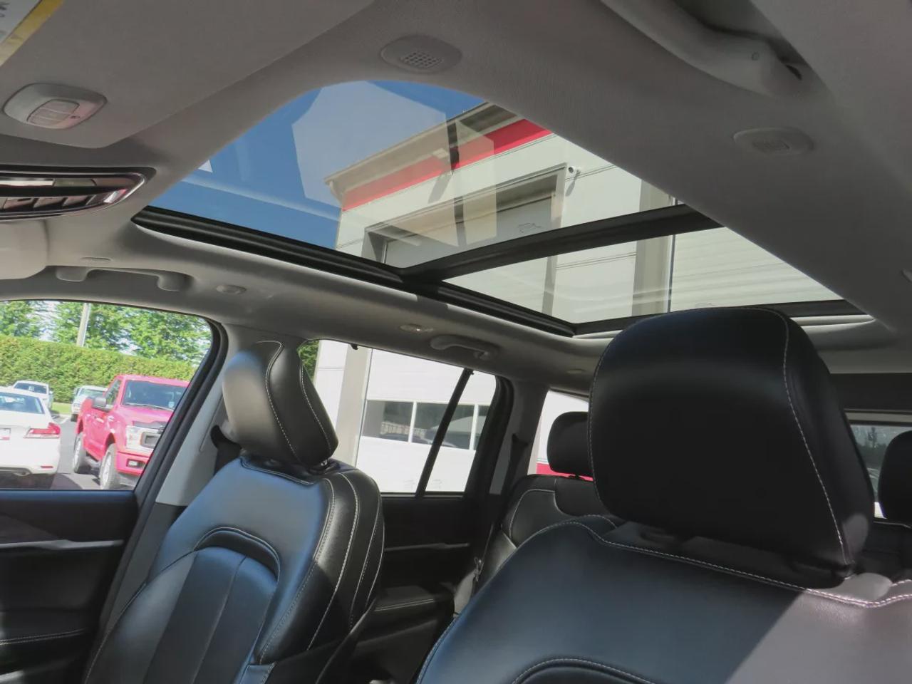 2023 Jeep Grand Cherokee Limited | 4WD | Automatic | Alloy Wheels | Heated & Cooled Front Seats | Leather Seats | Heated Rear Seats | Heated Steering Wheel | Power Driver & Passenger Seats | Driver Seat Memory | Multi-Zone Climate Control | Panoramic Sunroof | Navigation | Front  Photo
