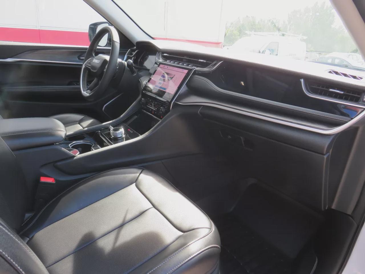 2023 Jeep Grand Cherokee Limited | 4WD | Automatic | Alloy Wheels | Heated & Cooled Front Seats | Leather Seats | Heated Rear Seats | Heated Steering Wheel | Power Driver & Passenger Seats | Driver Seat Memory | Multi-Zone Climate Control | Panoramic Sunroof | Navigation | Front  Photo