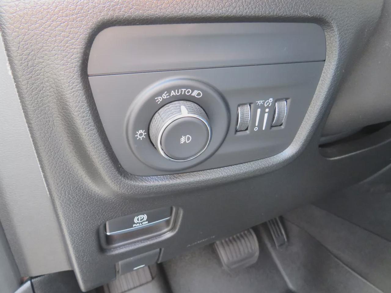 2023 Jeep Grand Cherokee Limited | 4WD | Automatic | Alloy Wheels | Heated & Cooled Front Seats | Leather Seats | Heated Rear Seats | Heated Steering Wheel | Power Driver & Passenger Seats | Driver Seat Memory | Multi-Zone Climate Control | Panoramic Sunroof | Navigation | Front  Photo