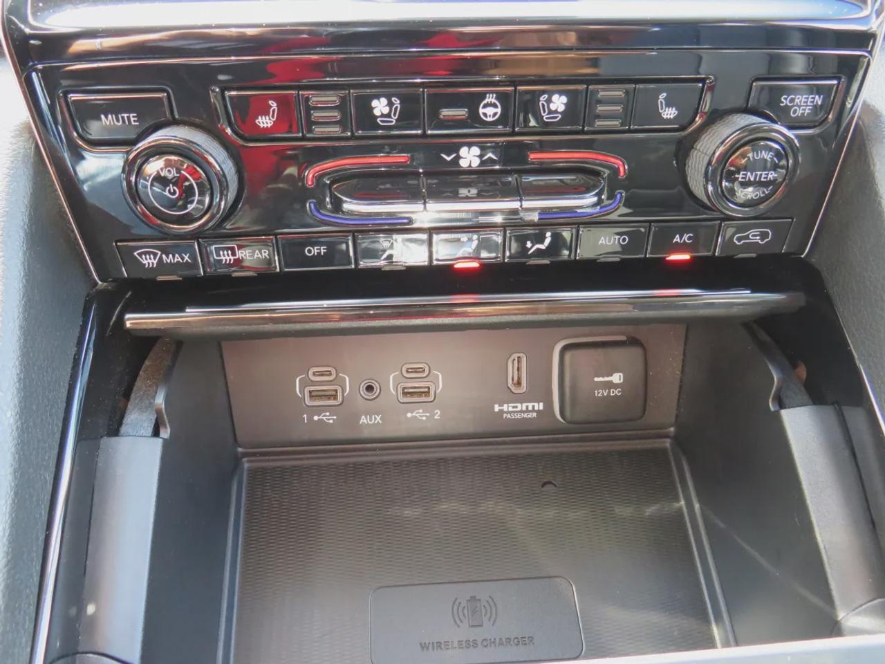 2023 Jeep Grand Cherokee Limited | 4WD | Automatic | Alloy Wheels | Heated & Cooled Front Seats | Leather Seats | Heated Rear Seats | Heated Steering Wheel | Power Driver & Passenger Seats | Driver Seat Memory | Multi-Zone Climate Control | Panoramic Sunroof | Navigation | Front  Photo
